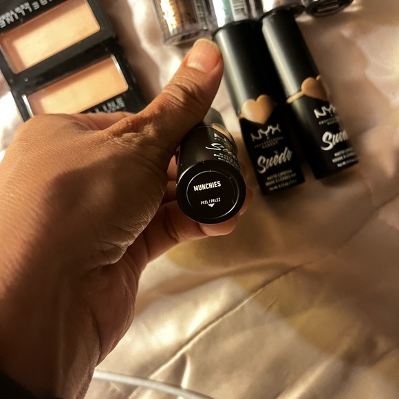 Makeup bundle - Picture 2 of 5